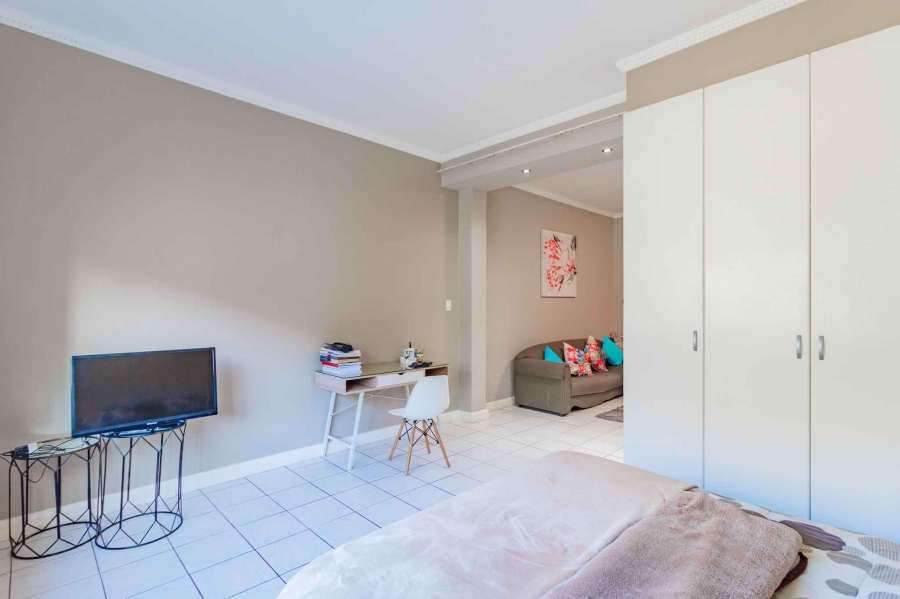 To Let 1 Bedroom Property for Rent in Sea Point Western Cape